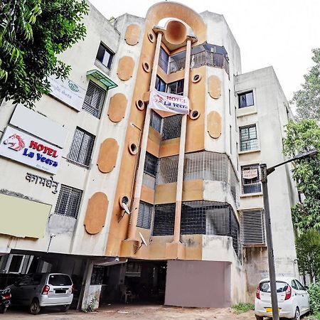 Hotel O La Veera Ahmedabad Exterior foto
